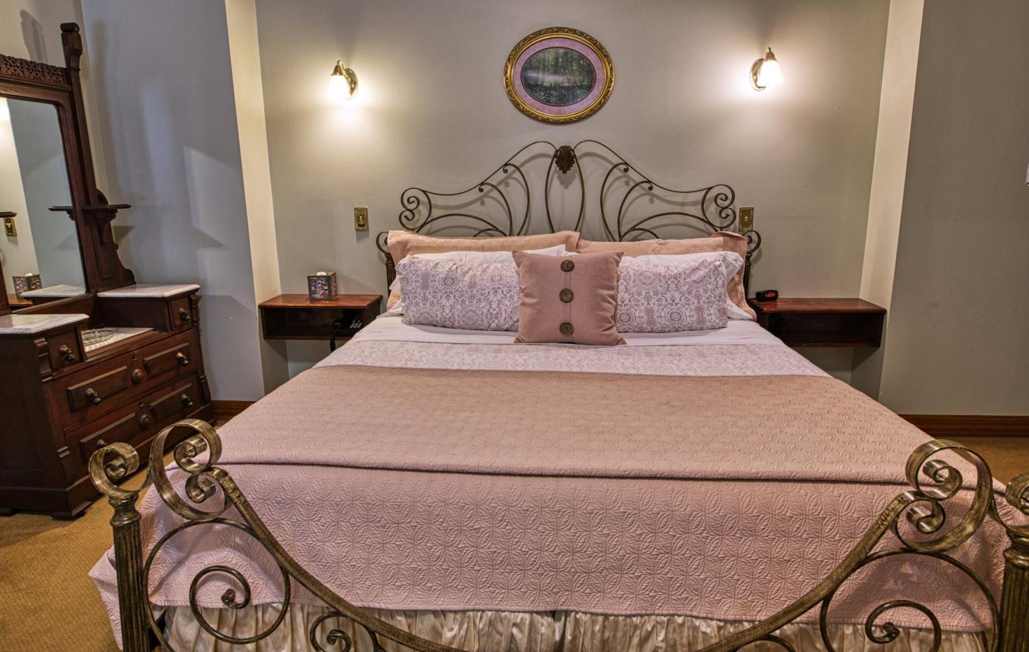 Rockwell Falls Inn And Wine Bar Lake Luzerne Phòng bức ảnh