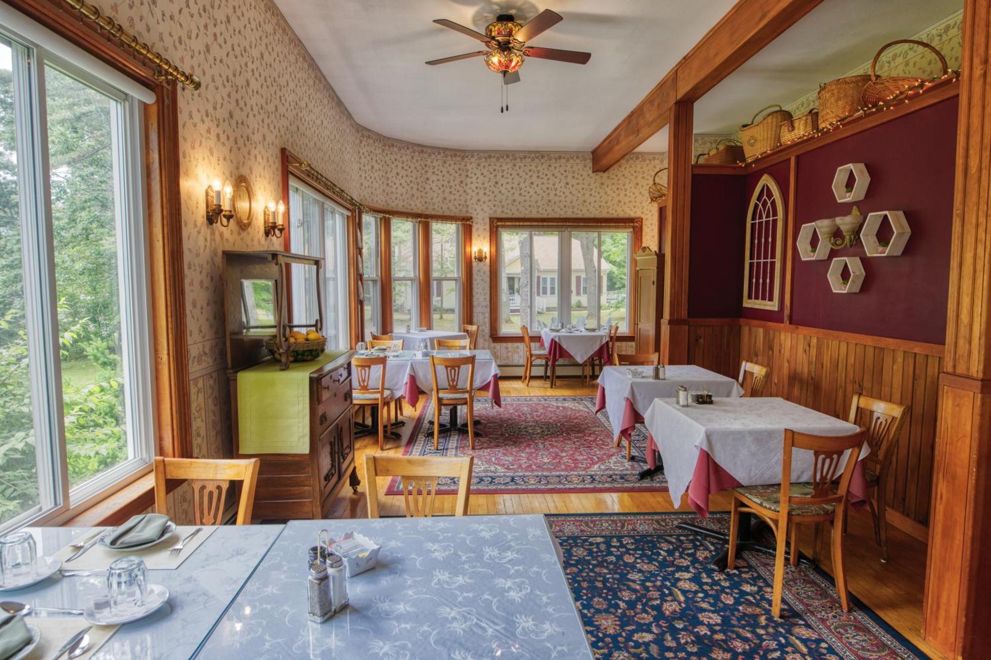 Rockwell Falls Inn And Wine Bar Lake Luzerne Ngoại thất bức ảnh