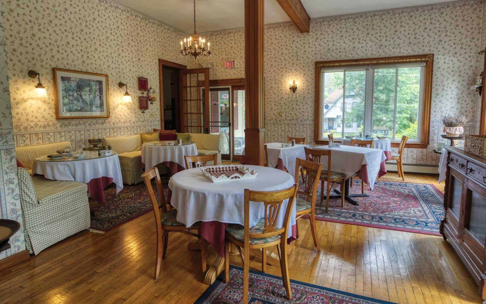 Rockwell Falls Inn And Wine Bar Lake Luzerne Ngoại thất bức ảnh