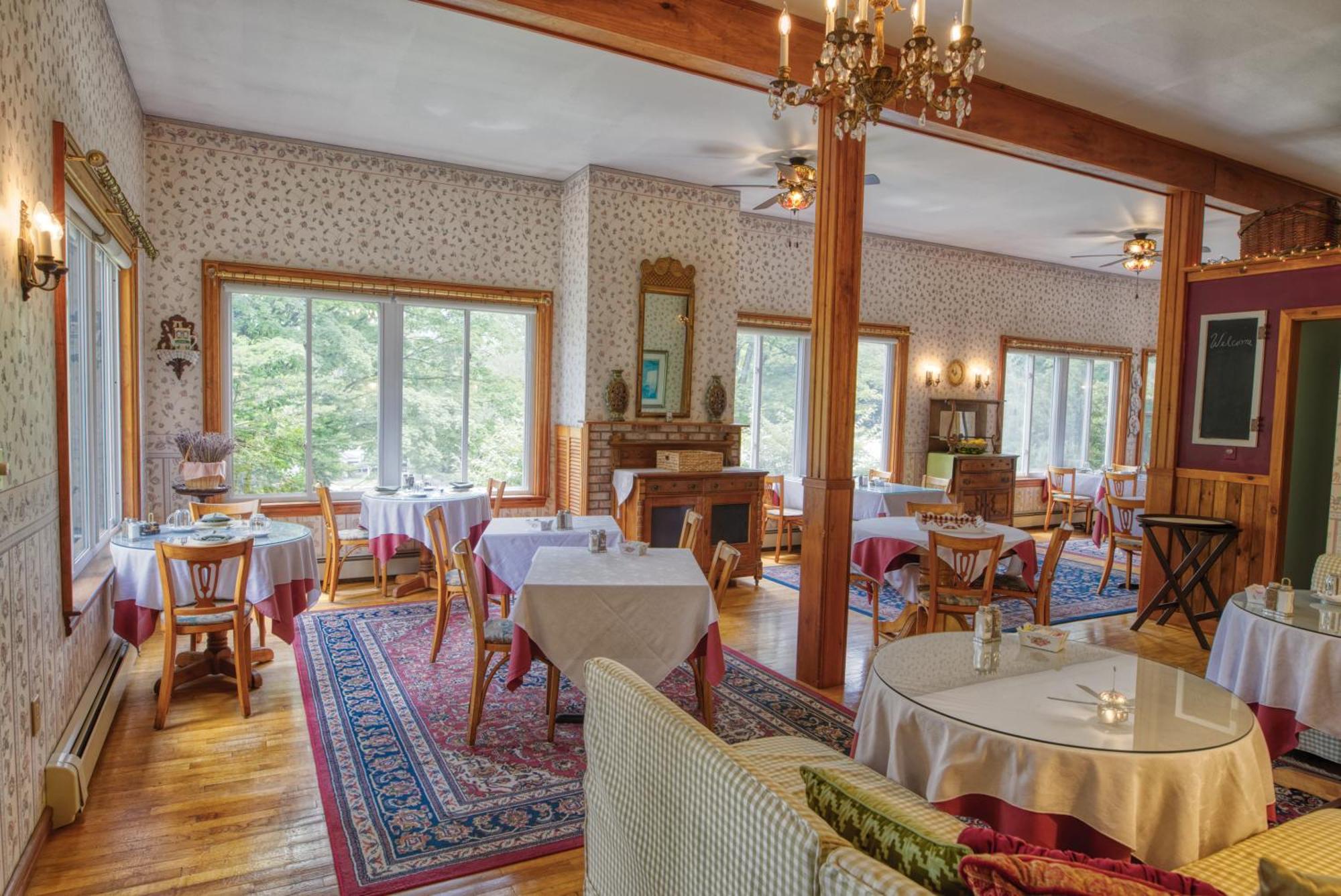 Rockwell Falls Inn And Wine Bar Lake Luzerne Ngoại thất bức ảnh